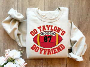 Funny Football Fan Shirt Taylor And Travis KC Tee 2023 Go Taylor’s Boyfriend Sweatshirt For Season Kancas City