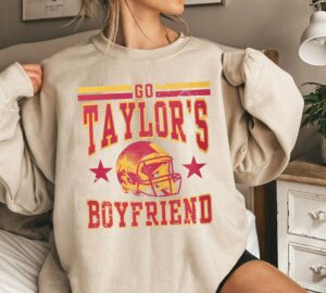 Retro Go Taylors Boyfriend Sweatshirt Vintage Travis Kelce T-Shirt Taylor Football Shirt Fan Gifts Eras Tour And